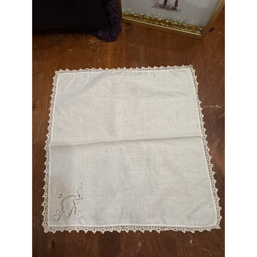 Vintage White Linen Placemats Set of 8 Embroidered Leaf Crochet Lace Trim 16x16